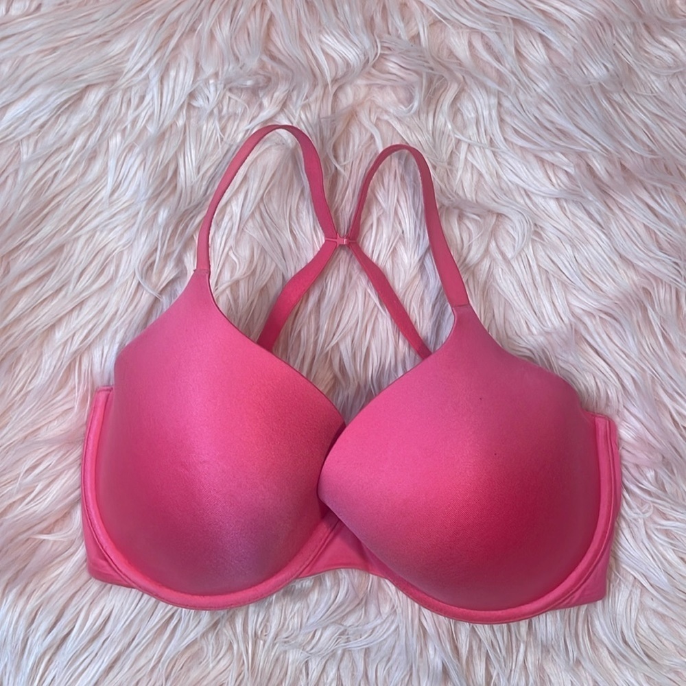 Betsey Johnson Woman’s Pink Bra Size 32DDD‎